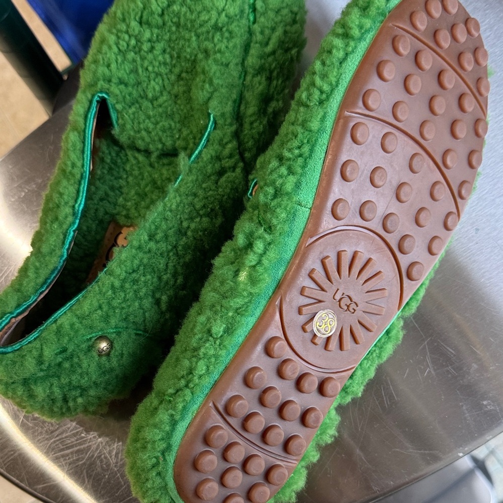 UGG Women size 38 Green Fuzzy Slippers. Rare. Imported. Unworn - Picture 7 of 13